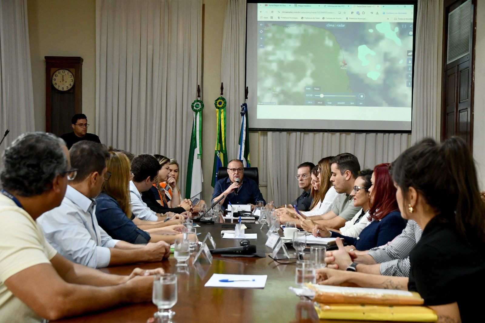 Em reunião sobre as chuvas, prefeito Paulinho Freire anuncia ida a Brasília em busca de recursos