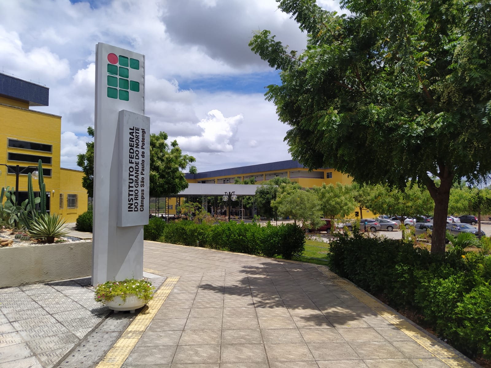 Greve no IFRN paralisa calendário acadêmico e afeta 38 mil alunos
