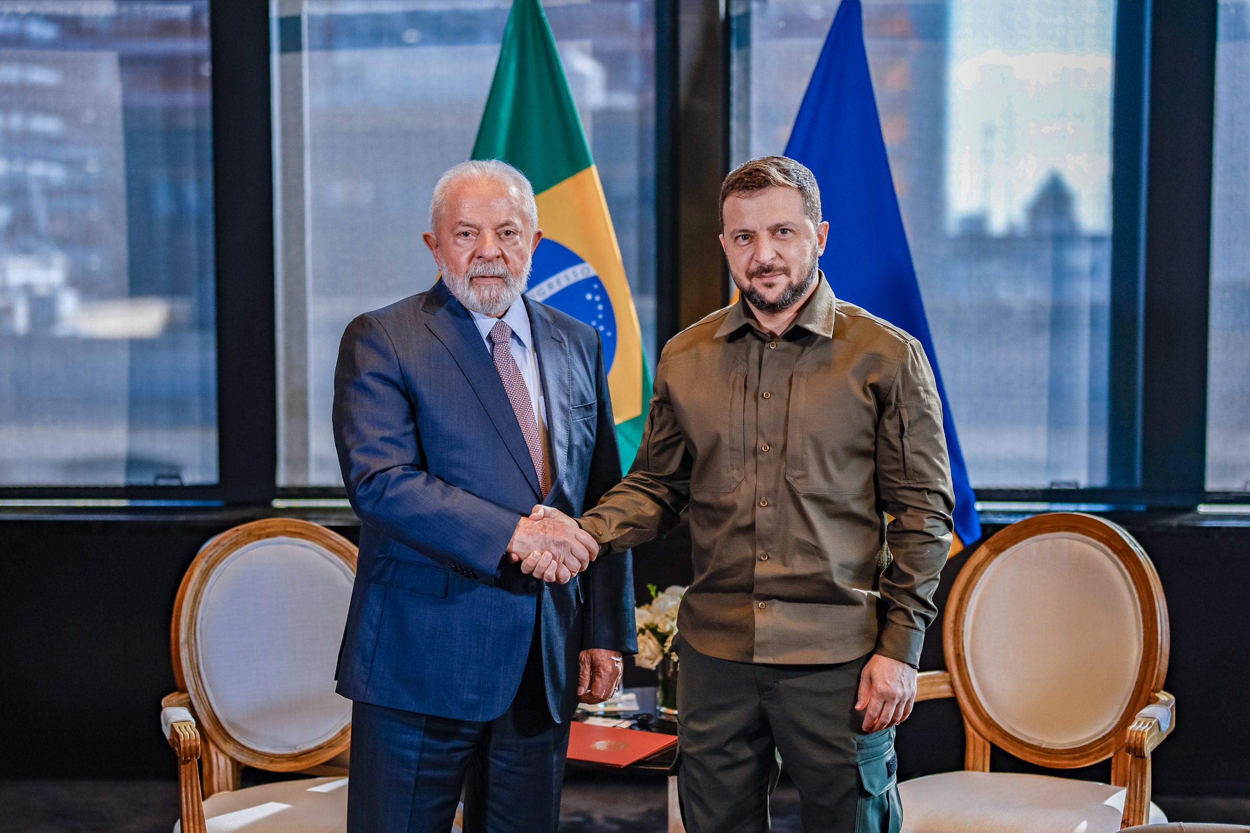 Lula critica Trump por 'humilhação' a Zelensky e defende solução pacífica para guerra na Ucrânia