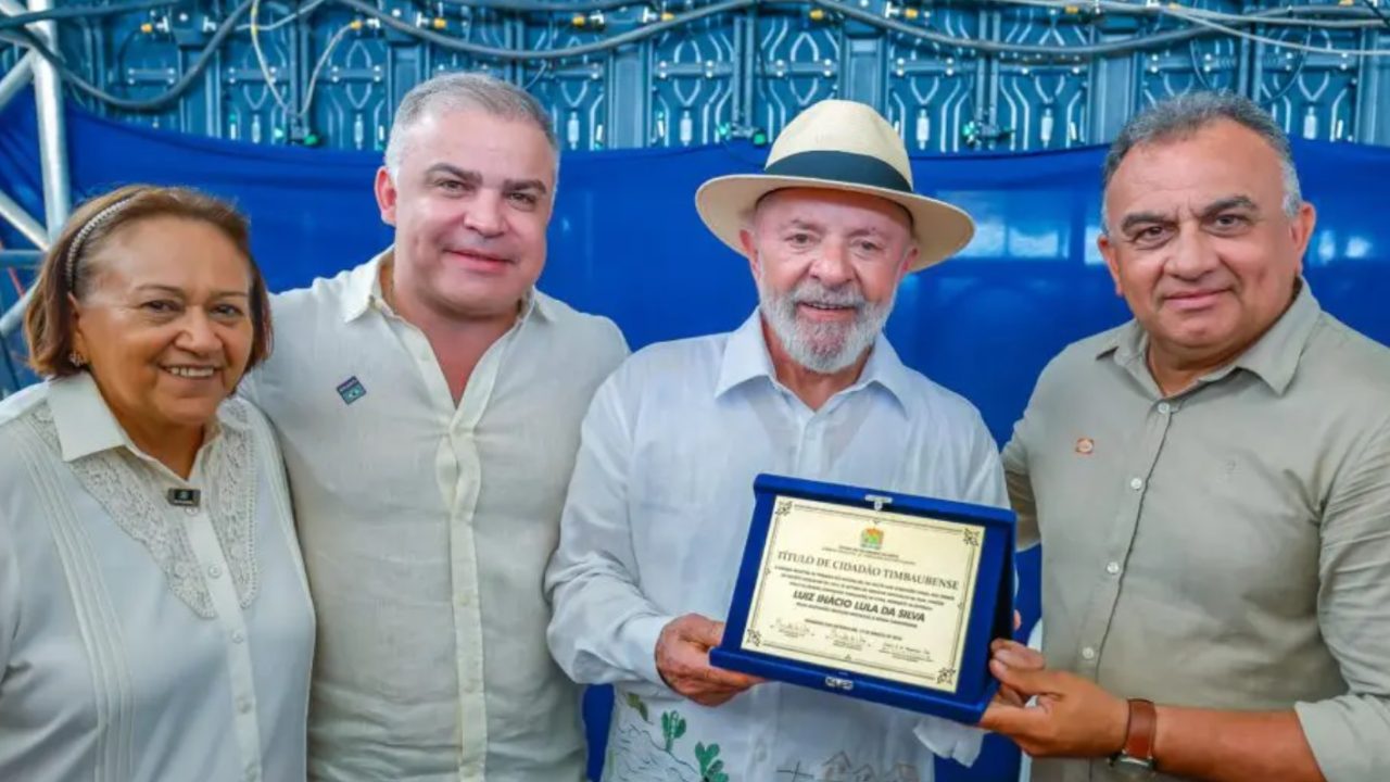 Lula é homenageado com título de cidadão em Timbaúba e São Fernando durante inauguração da Barragem de Oiticica