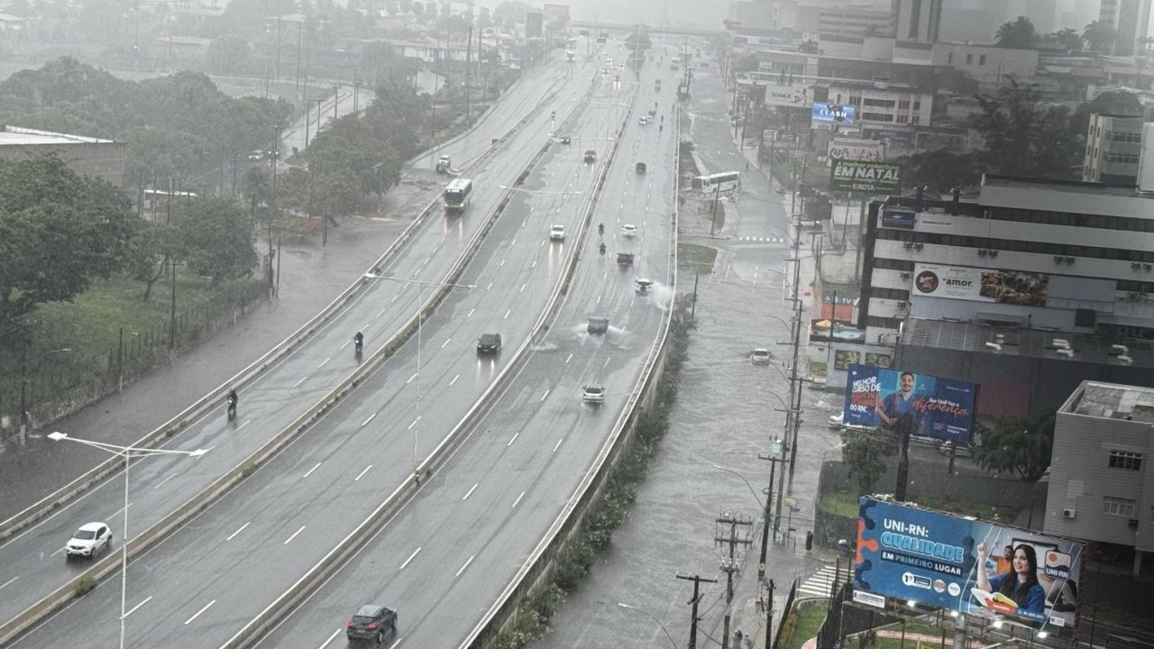 Natal enfrenta alagamentos e transtornos devido às fortes chuvas; áreas de risco em alerta