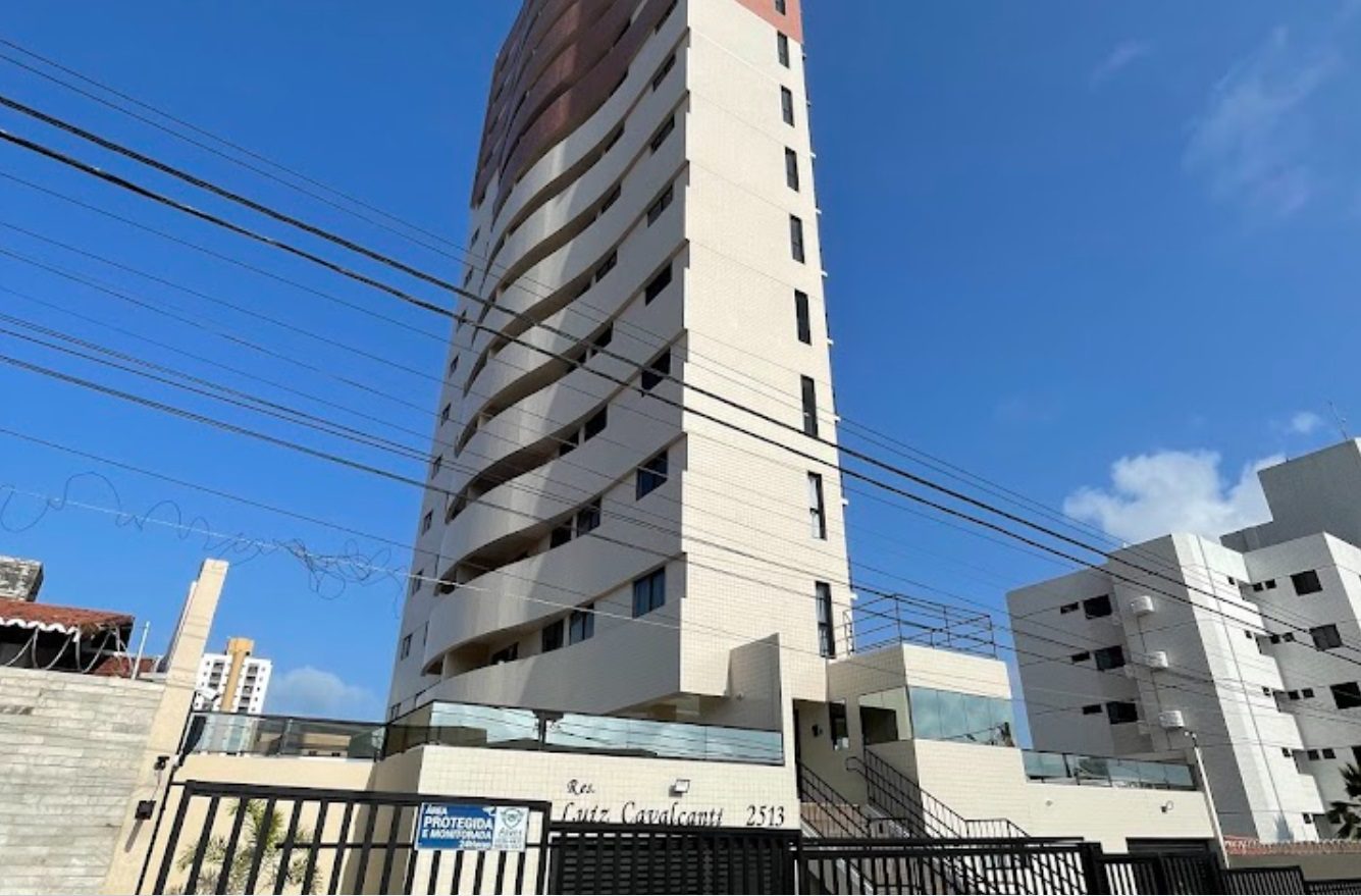 TRT-RN leiloa apartamentos, terrenos e 9 mil garrafas de vodka em Natal