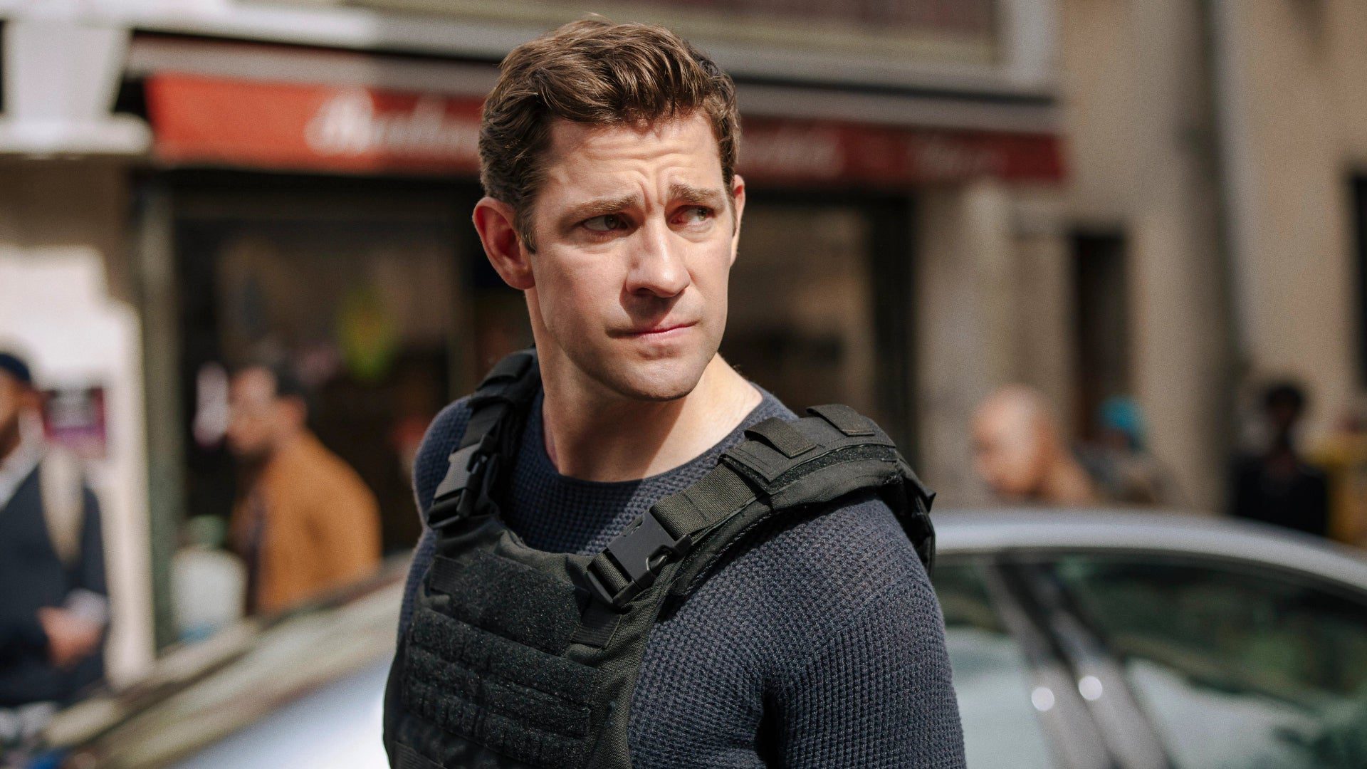 Jack Ryan encerrou a 4ª temporada em 2023. Amazon planeja novo filme com John Krasinski, revivendo a franquia.