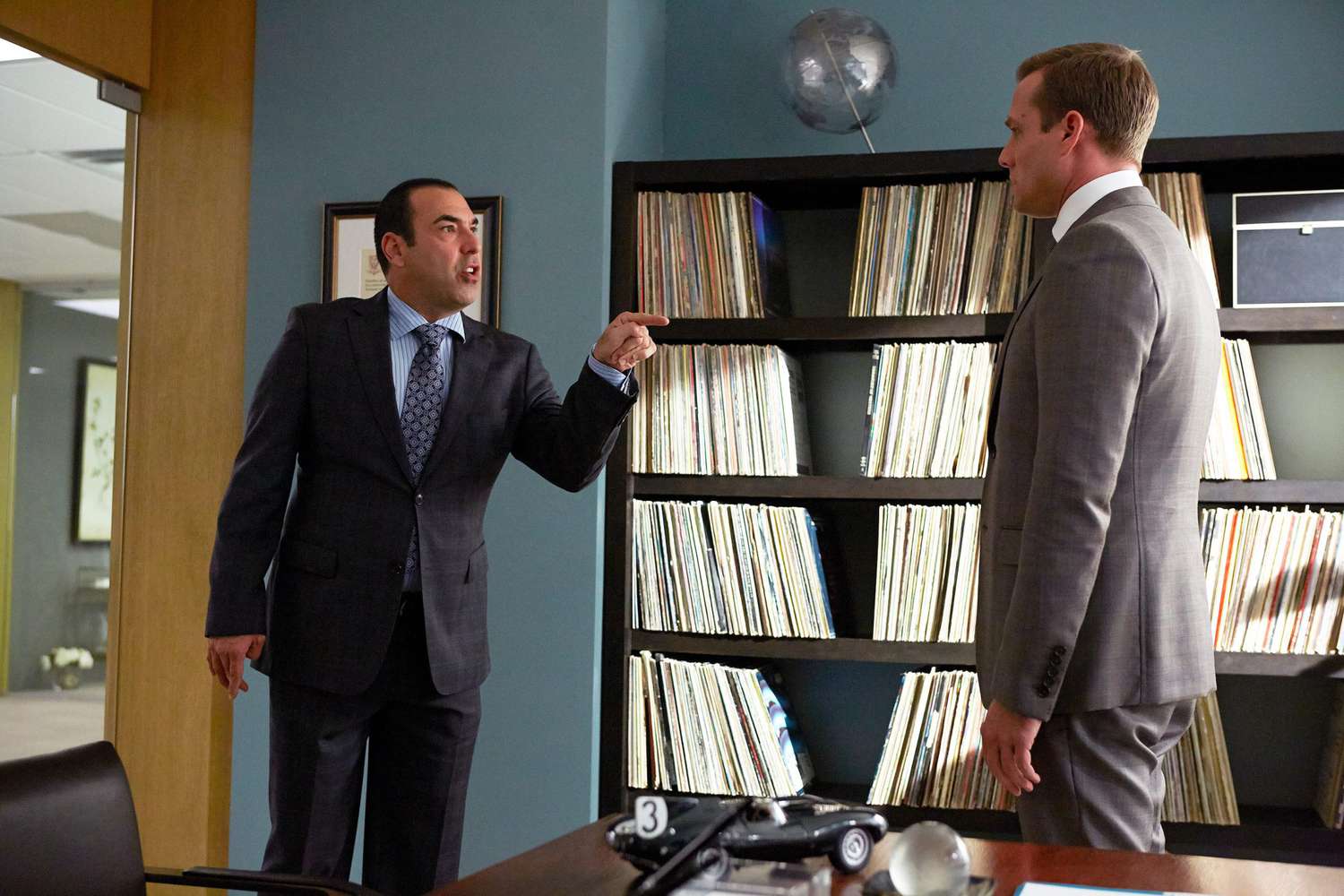 Rick Hoffman, o inesquecível Louis Litt, está confirmado para uma participação especial em Suits LA