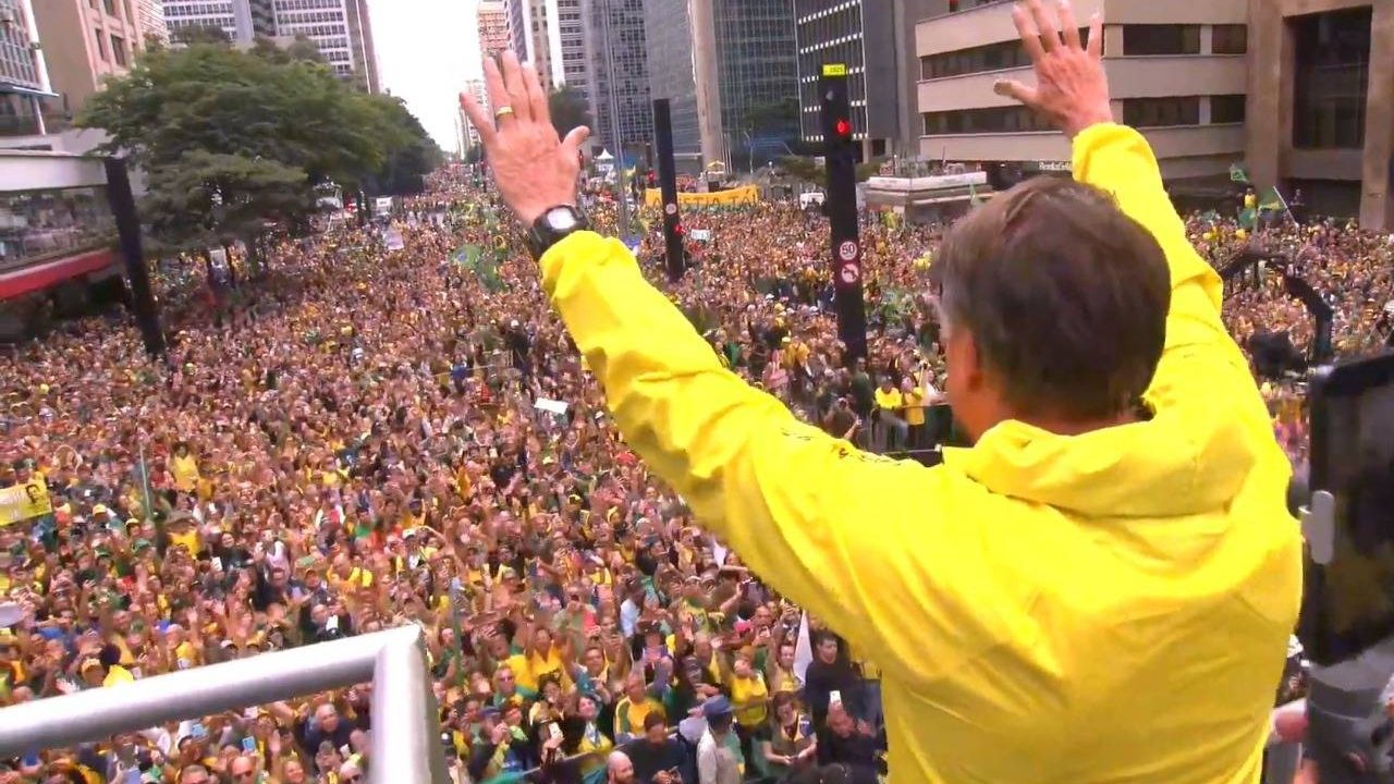 [VÍDEO] Bolsonaro chega para manifestação em defesa da anistia na Avenida Paulista