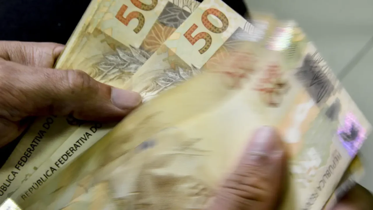 Caixa paga Bolsa Família a beneficiários com NIS de final 4