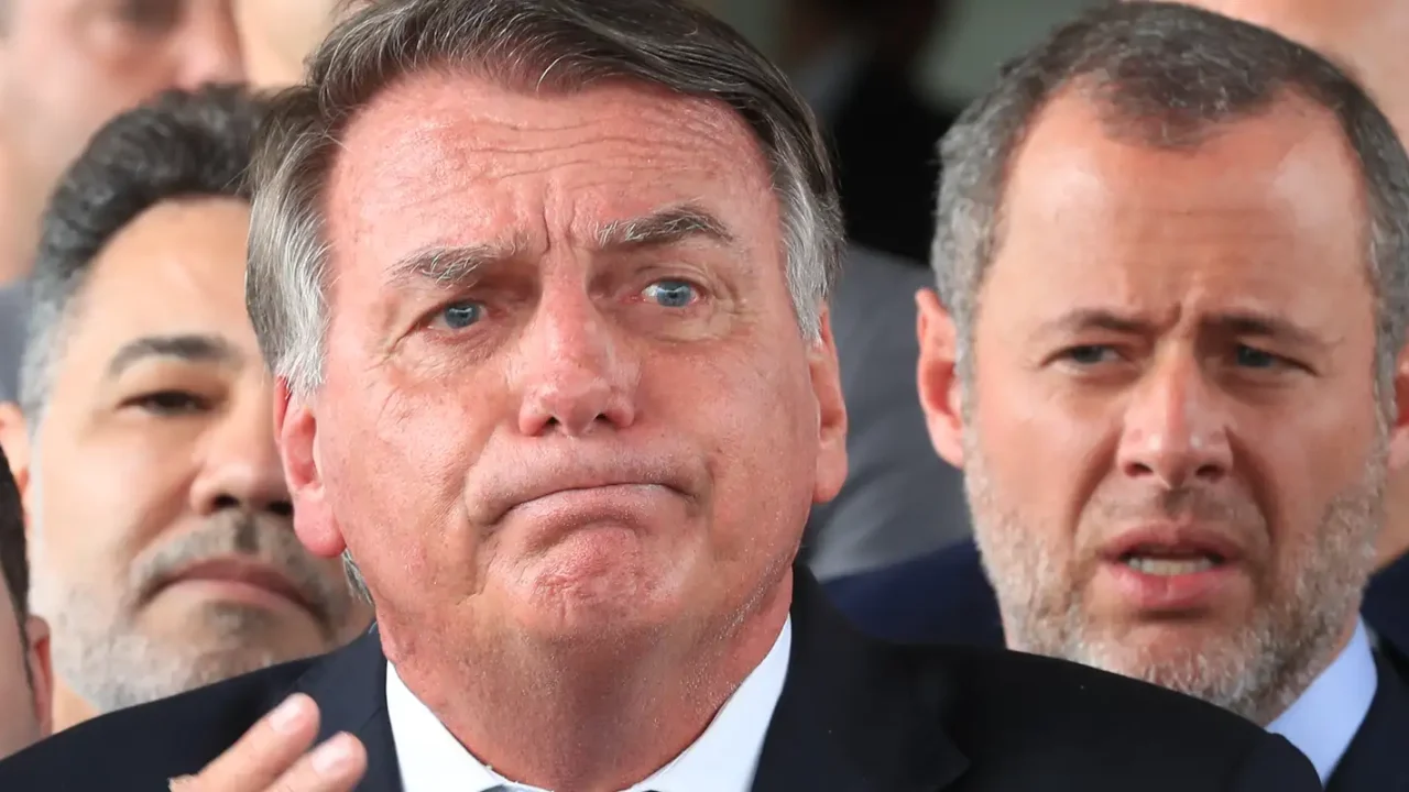 Golpe: após live na UTI, STF intima Bolsonaro em hospital de Brasília