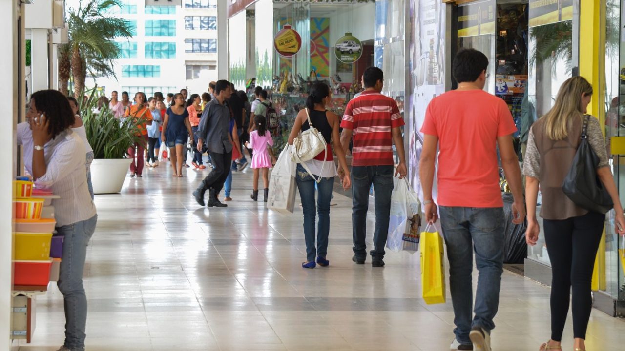 Comércio cresce 0,5% em fevereiro e atinge maior patamar da história