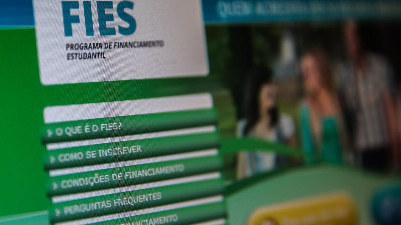 Fies: instituições de ensino têm até hoje para confirmar participação