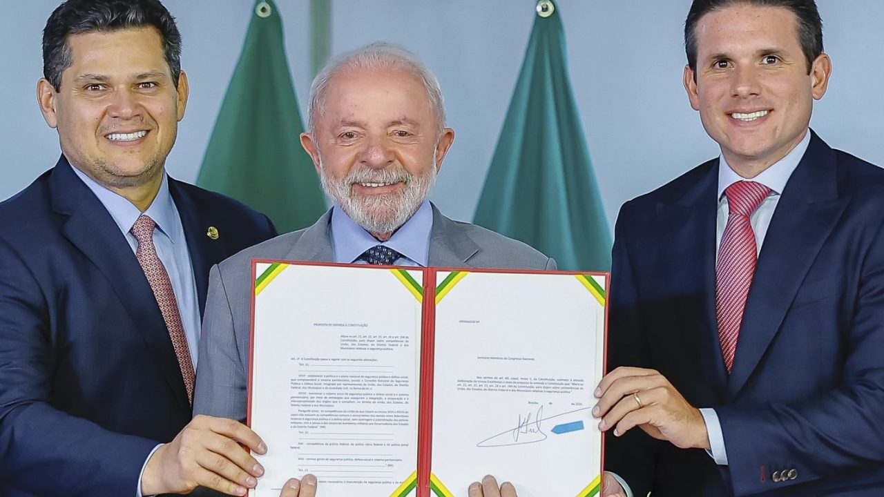 Lula entrega PEC da Segurança Pública para tramitação no Congresso