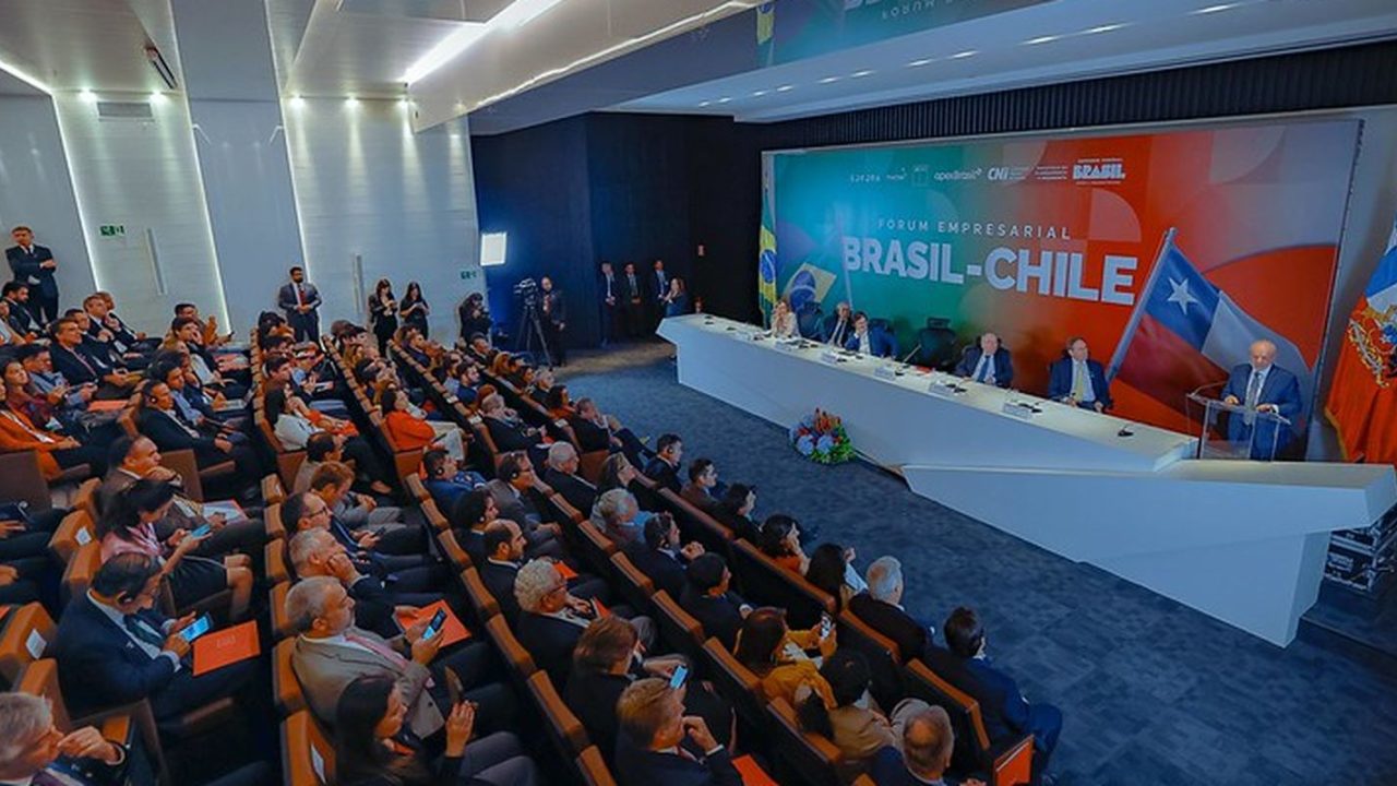 Lula e Boric querem ampliar relações comerciais entre Brasil e Chile