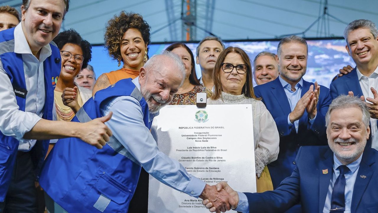 Lula inaugura prédios da UFF e anuncia edital para cursinhos populares