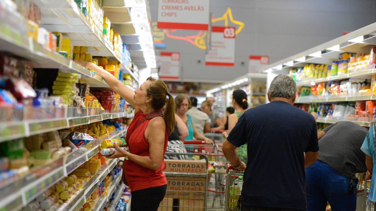 Mercado eleva previsão para expansão da economia em 2025