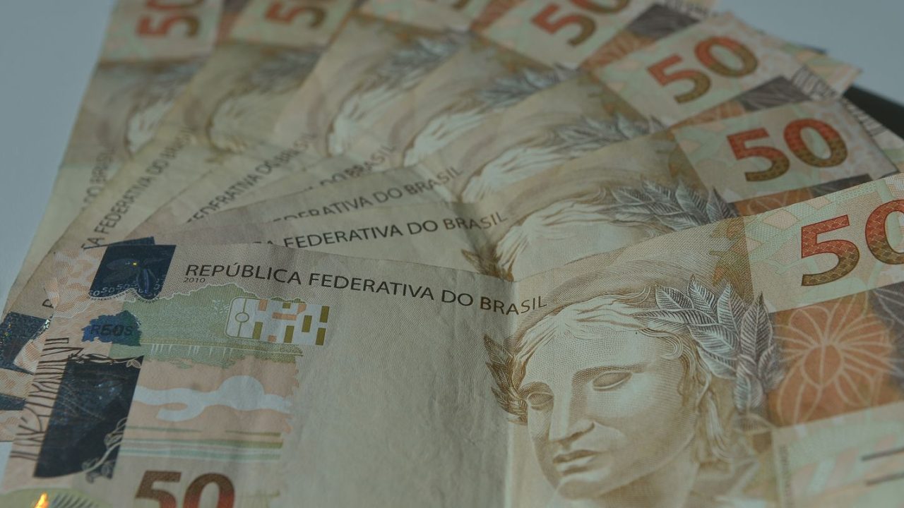 Mercado financeiro reduz previsão da inflação para 5,57%