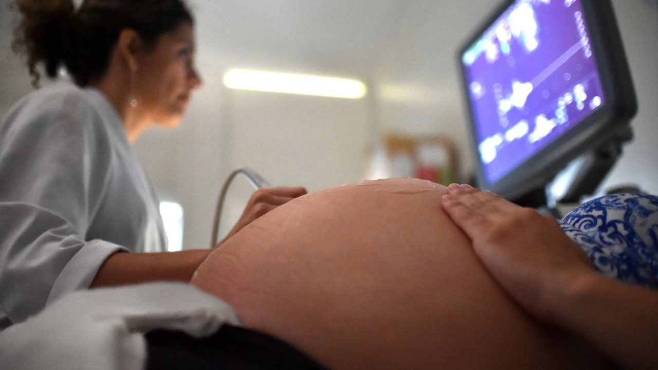 Apesar de evitáveis, mortes maternas por hipertensão persistem no país