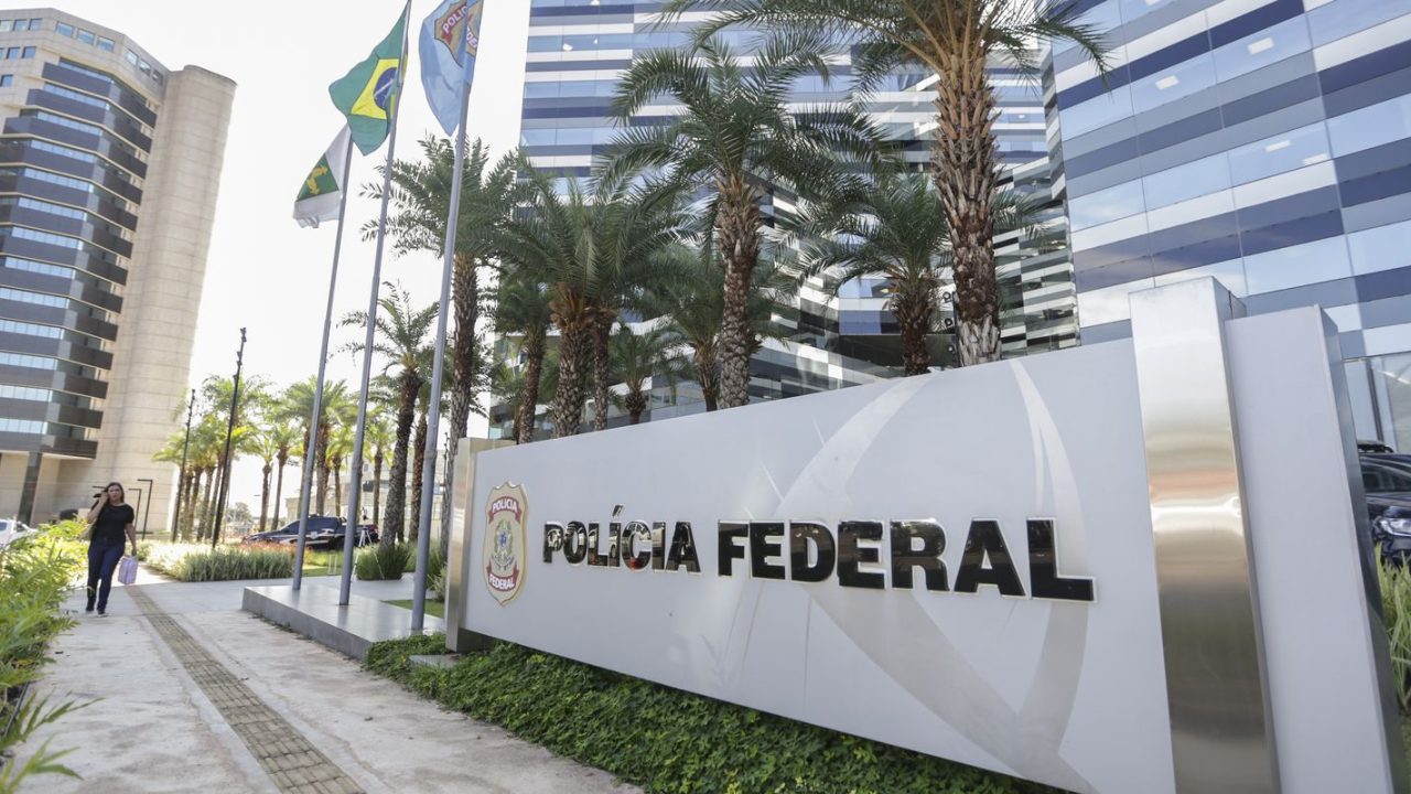 Operação da PF investiga descontos irregulares em benefícios do INSS