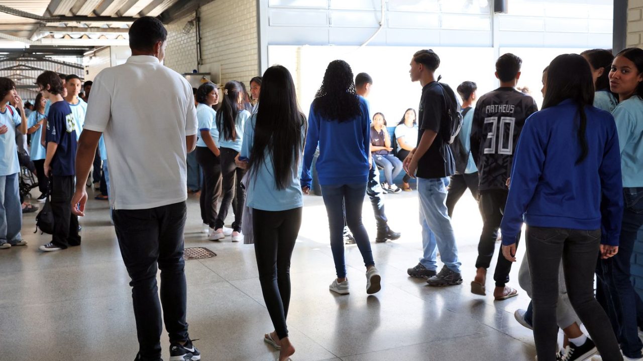 Pé-de-Meia: alunos nascidos em novembro e dezembro recebem 1ª parcela