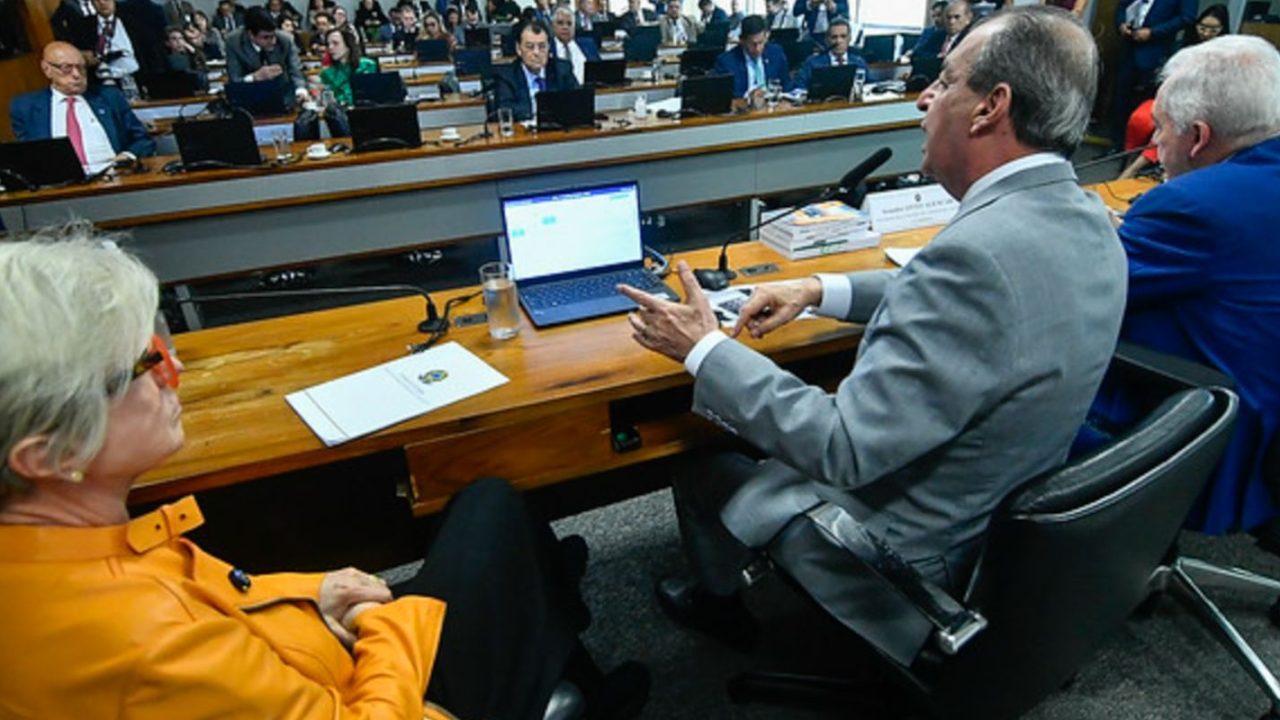 PEC do fim da reeleição para chefes do Executivo avança no Senado