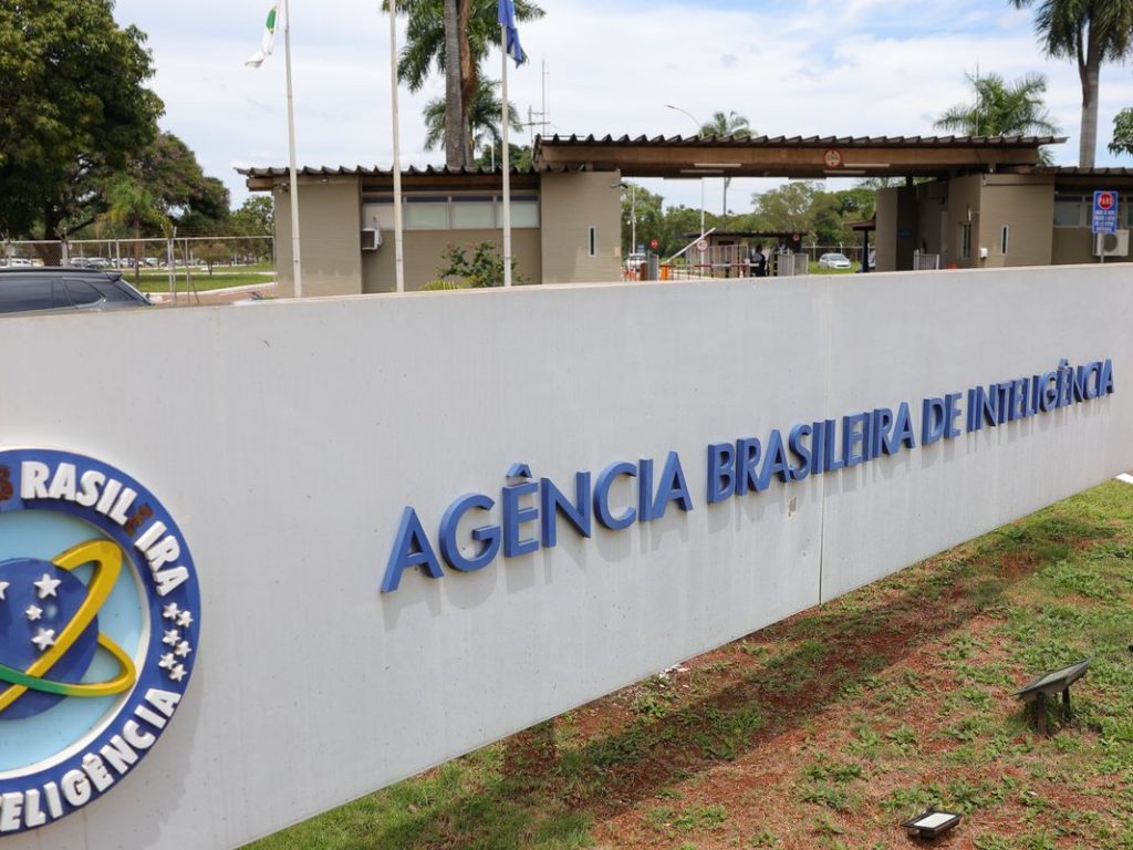 Atual e ex-diretor da Abin depõem à PF sobre suposta espionagem ilegal