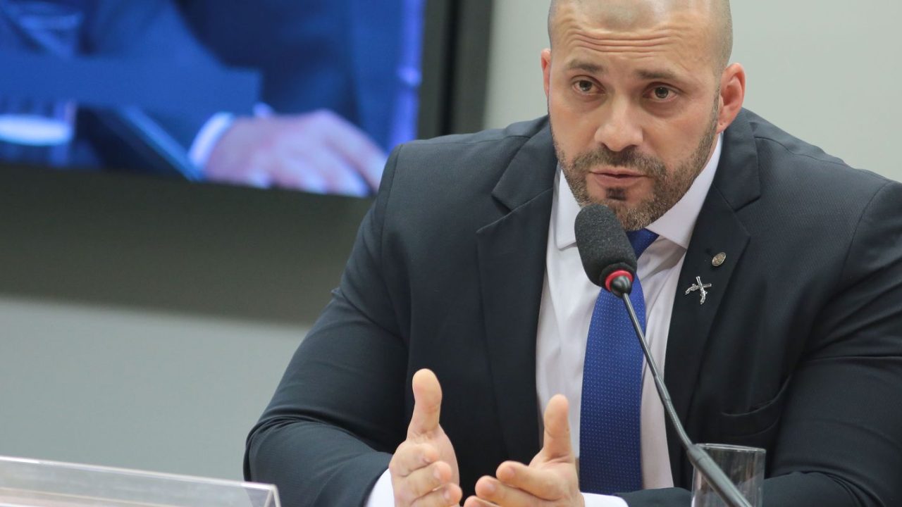 Moraes nega pedido de Silveira para trabalhar e estudar fora da prisão