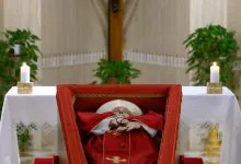 Vaticano divulga imagens póstumas do Papa Francisco e revela detalhes de seu testamento